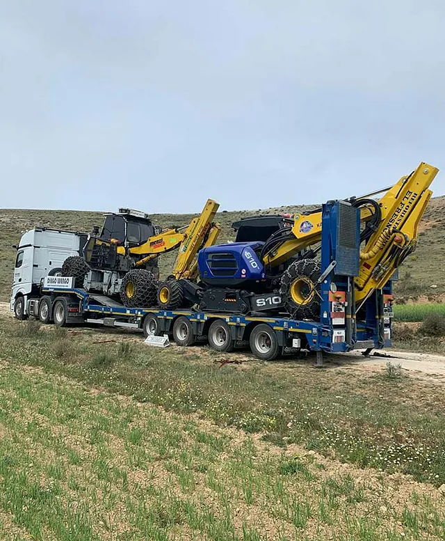 Transportes Diego Luengo excavadoras sobre camión